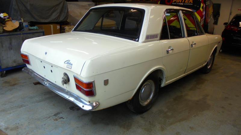 FORD CORTINA