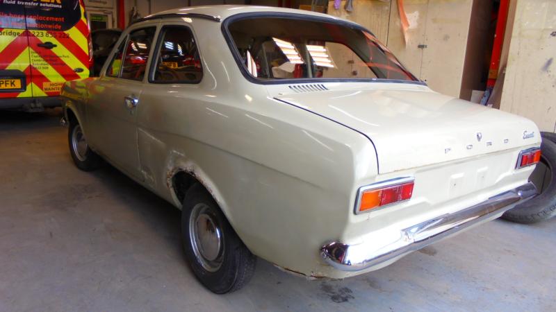 FORD ESCORT