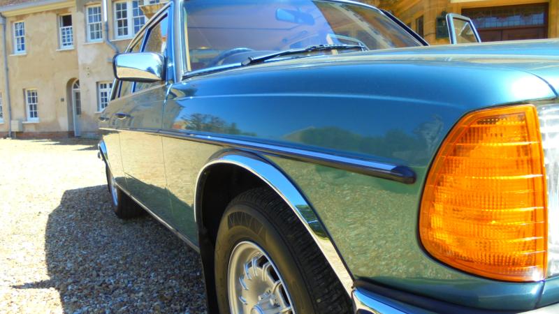 MERCEDES 230E