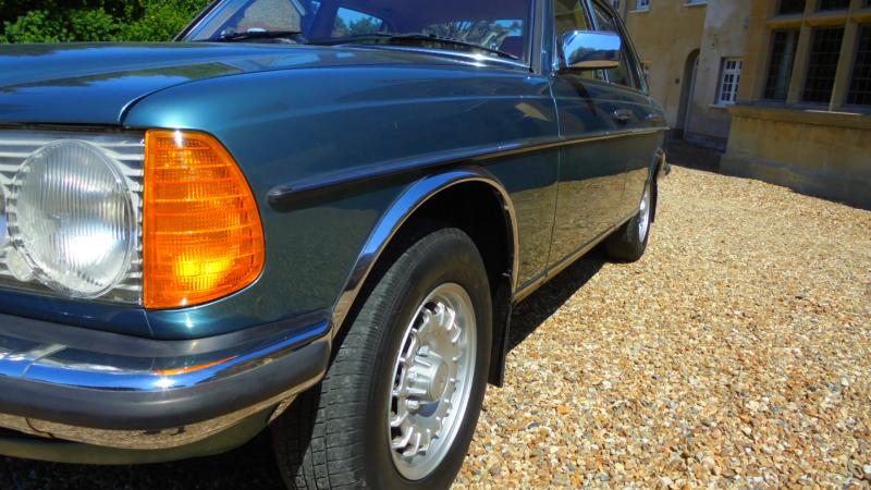 MERCEDES 230E