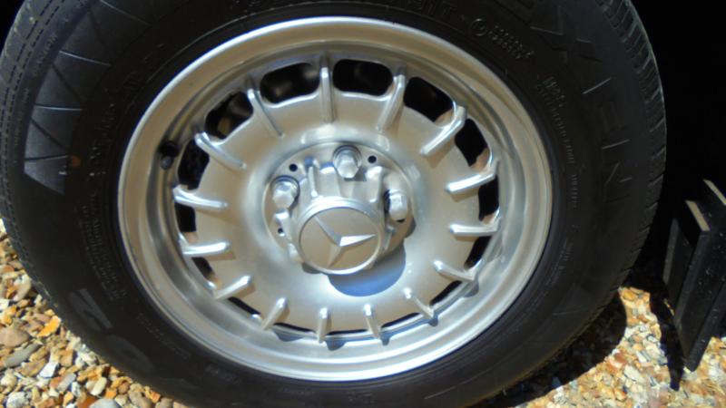 MERCEDES 230E