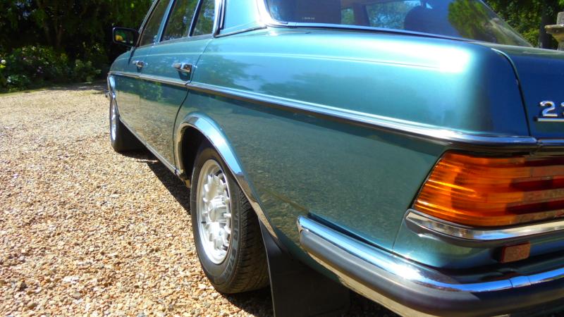 MERCEDES 230E