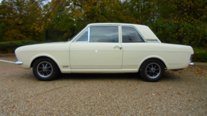 FORD CORTINA