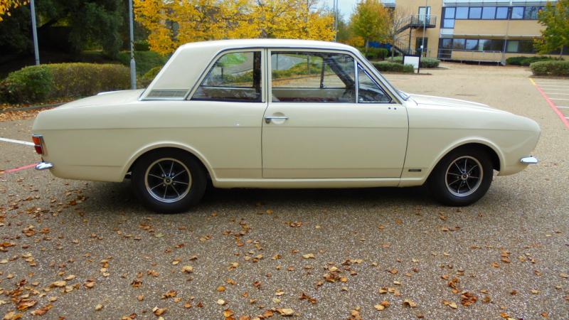 FORD CORTINA